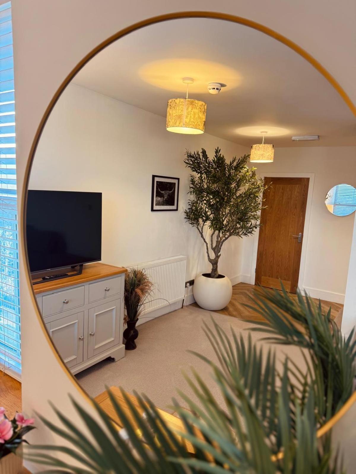 Lola'S Loft With Lake Views - Central Bowness - Pet Friendly מראה חיצוני תמונה