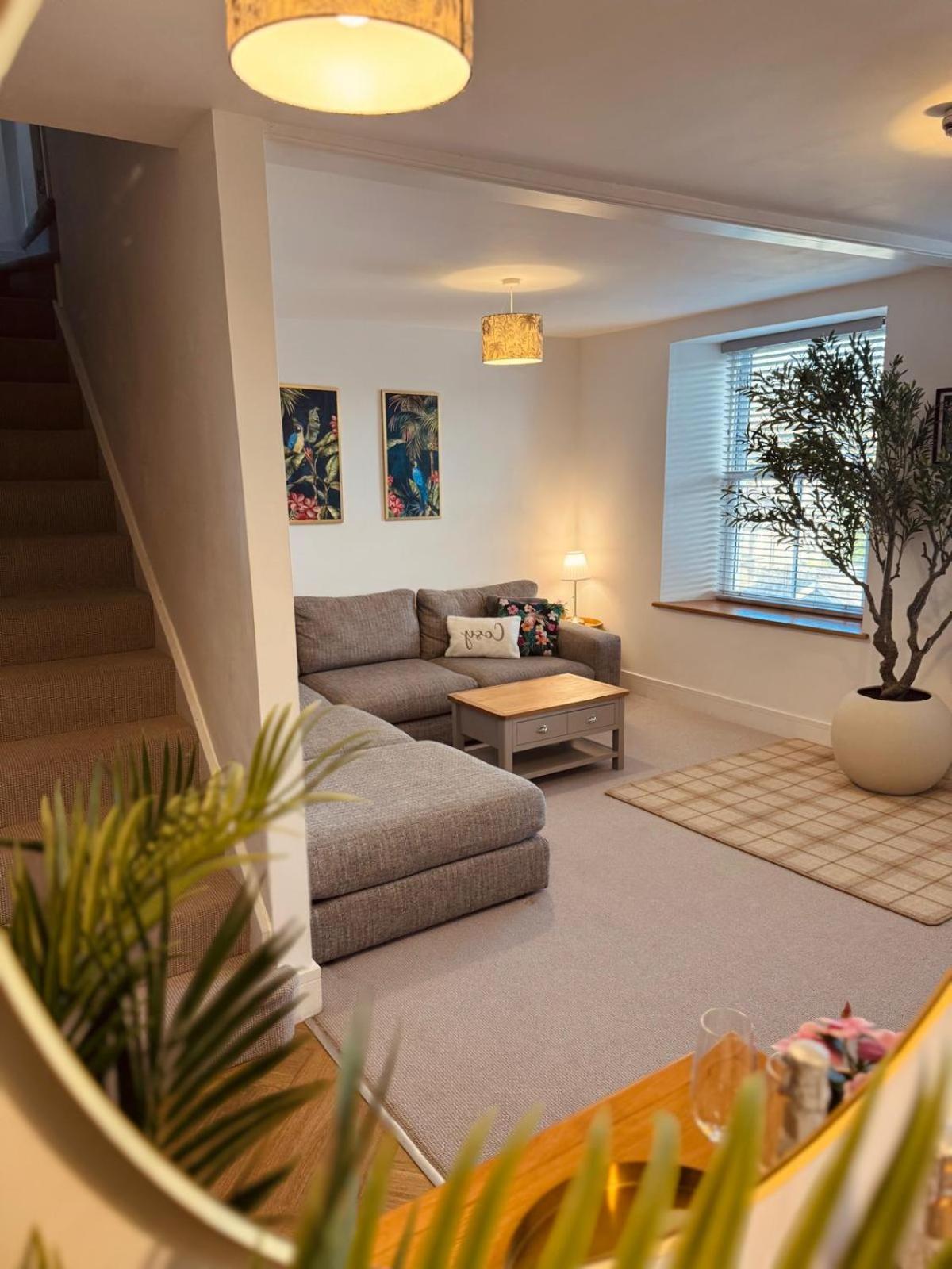 Lola'S Loft With Lake Views - Central Bowness - Pet Friendly מראה חיצוני תמונה